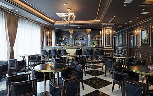 Monarque Hotel