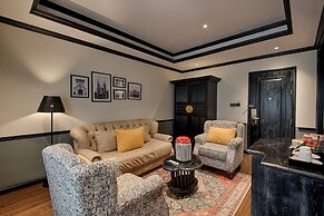 Monarque Hotel