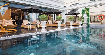Monarque Hotel