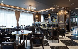 Monarque Hotel