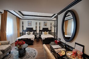 Monarque Hotel