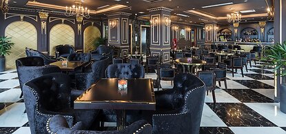 Monarque Hotel
