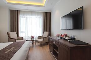 Monarque Hotel