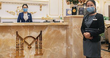 Monarque Hotel
