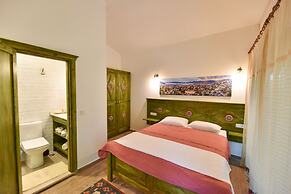 Piramit Hotel