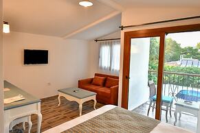 Piramit Hotel