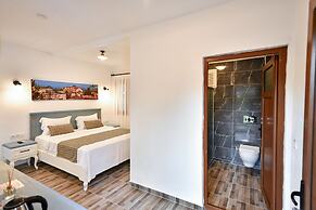 Piramit Hotel