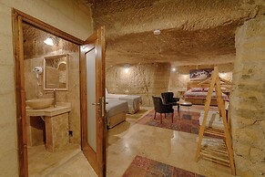 Avlu Cave House