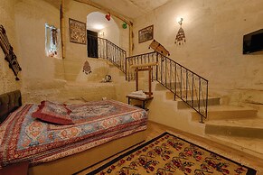 Avlu Cave House