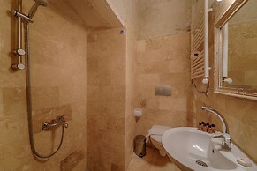 Avlu Cave House