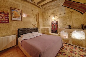 Avlu Cave House