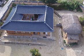 Jukheon Traditional House