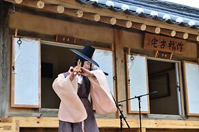 Jukheon Traditional House