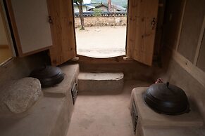 Jukheon Traditional House