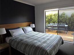 Coorong Waterfront Retreat