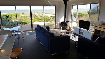 Coorong Waterfront Retreat