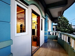 Den Den Guesthouse
