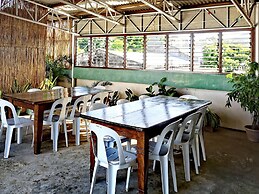 Den Den Guesthouse