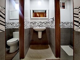 Den Den Guesthouse