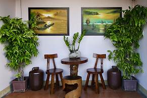 Den Den Guesthouse