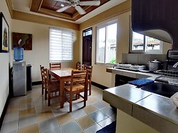 Den Den Guesthouse