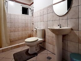 Den Den Guesthouse