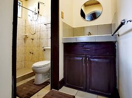 Den Den Guesthouse