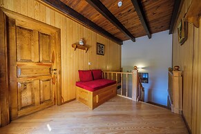 Mavras Tas Odalar