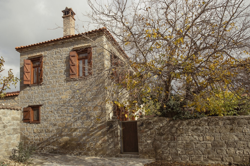 Mavras Tas Odalar