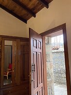 Mavras Tas Odalar