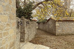 Mavras Tas Odalar
