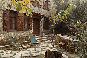 Mavras Tas Odalar