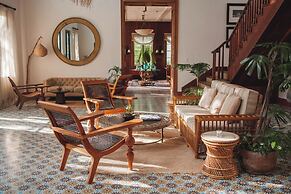 Itz'ana Resort & Residences