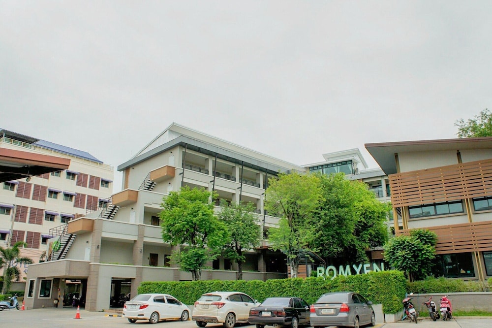 Romyen Garden Place