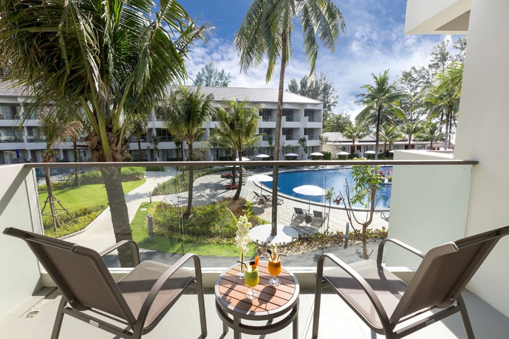 X10 Khaolak
