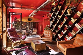 Scarlet Hotel