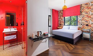 Scarlet Hotel
