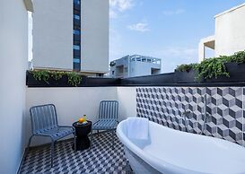 Scarlet Hotel