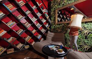 Scarlet Hotel
