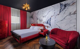 Scarlet Hotel