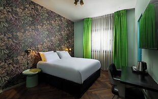 Scarlet Hotel