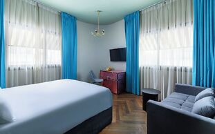 Scarlet Hotel