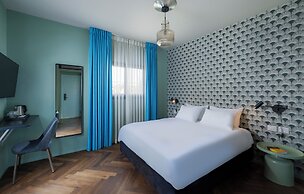 Scarlet Hotel