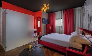 Scarlet Hotel