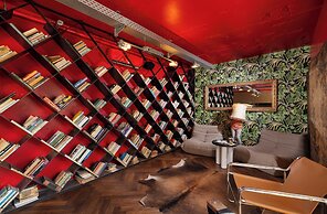 Scarlet Hotel