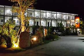 Rayonghouse Resort