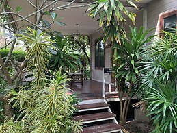 Rayonghouse Resort
