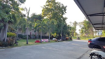Rayonghouse Resort