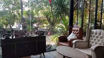 Rayonghouse Resort