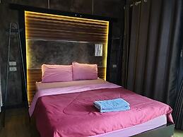 Rayonghouse Resort